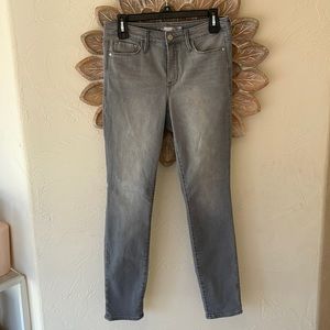 Athleta Sculptek Jean - size 6, never worn, excellent condition.